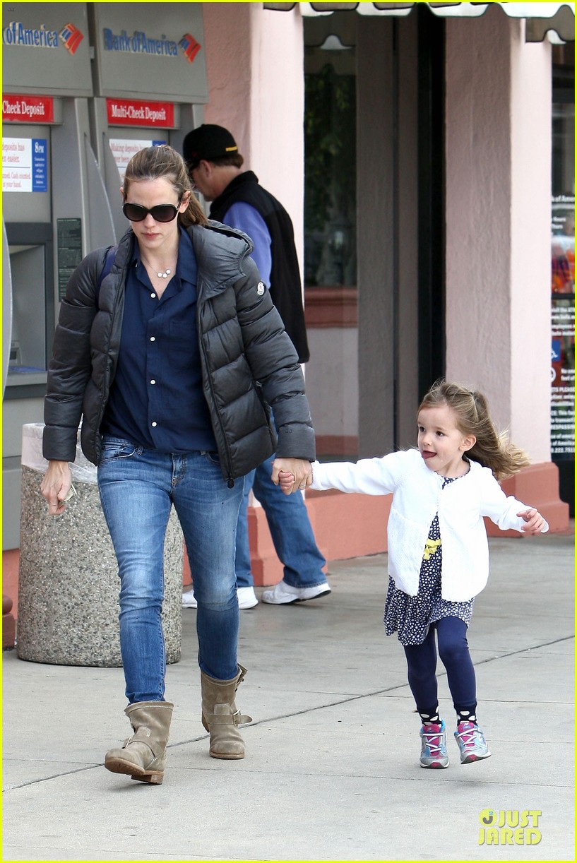 Jennifer Garner & Seraphina: Nail Salon Duo!: Photo 2827568 | Ben