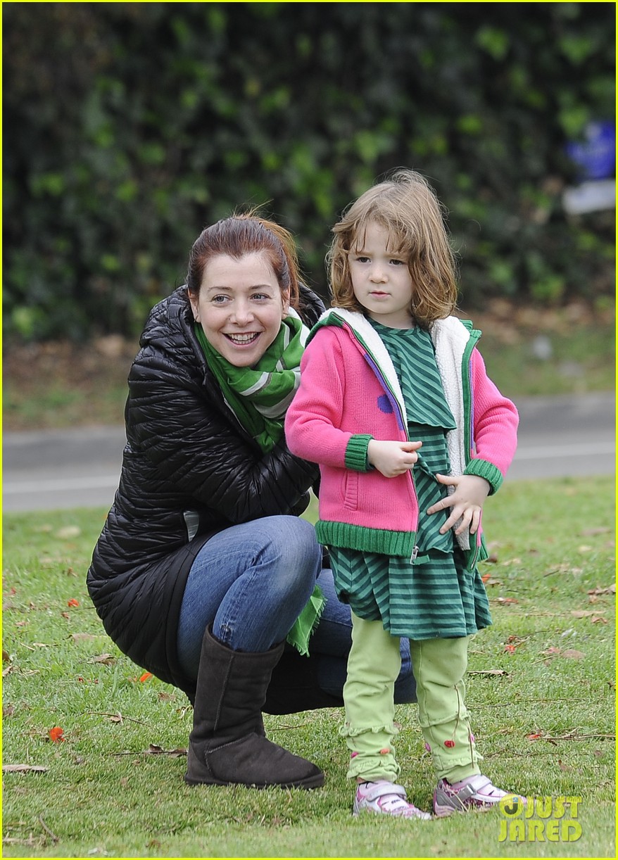 Alyson Hannigan & Family LA Marathon Spectators! Photo 2832680