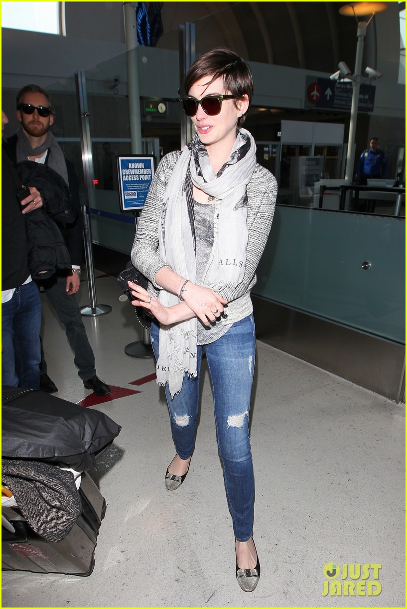 Anne Hathaway & Adam Shulman: Los Angeles Airport Arrival!: Photo