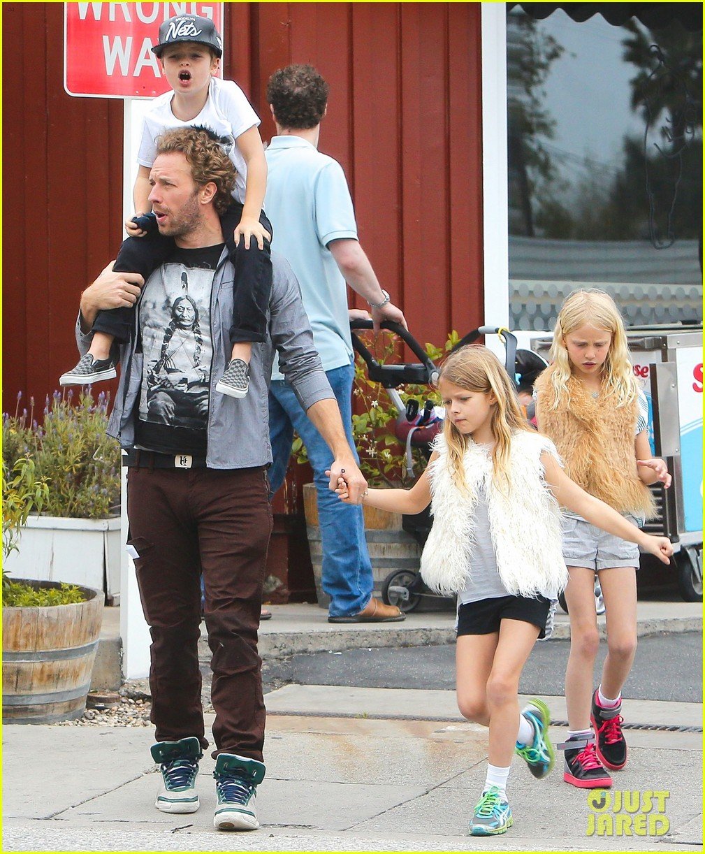 Chris Martin Brentwood Country Mart with Apple & Moses! Photo 2840726