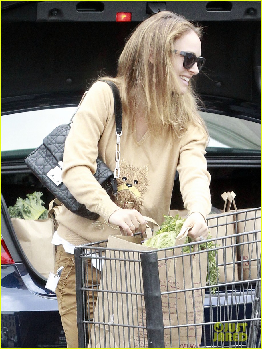 Photo: natalie portman sunday grocery shopping 18 | Photo 2824328