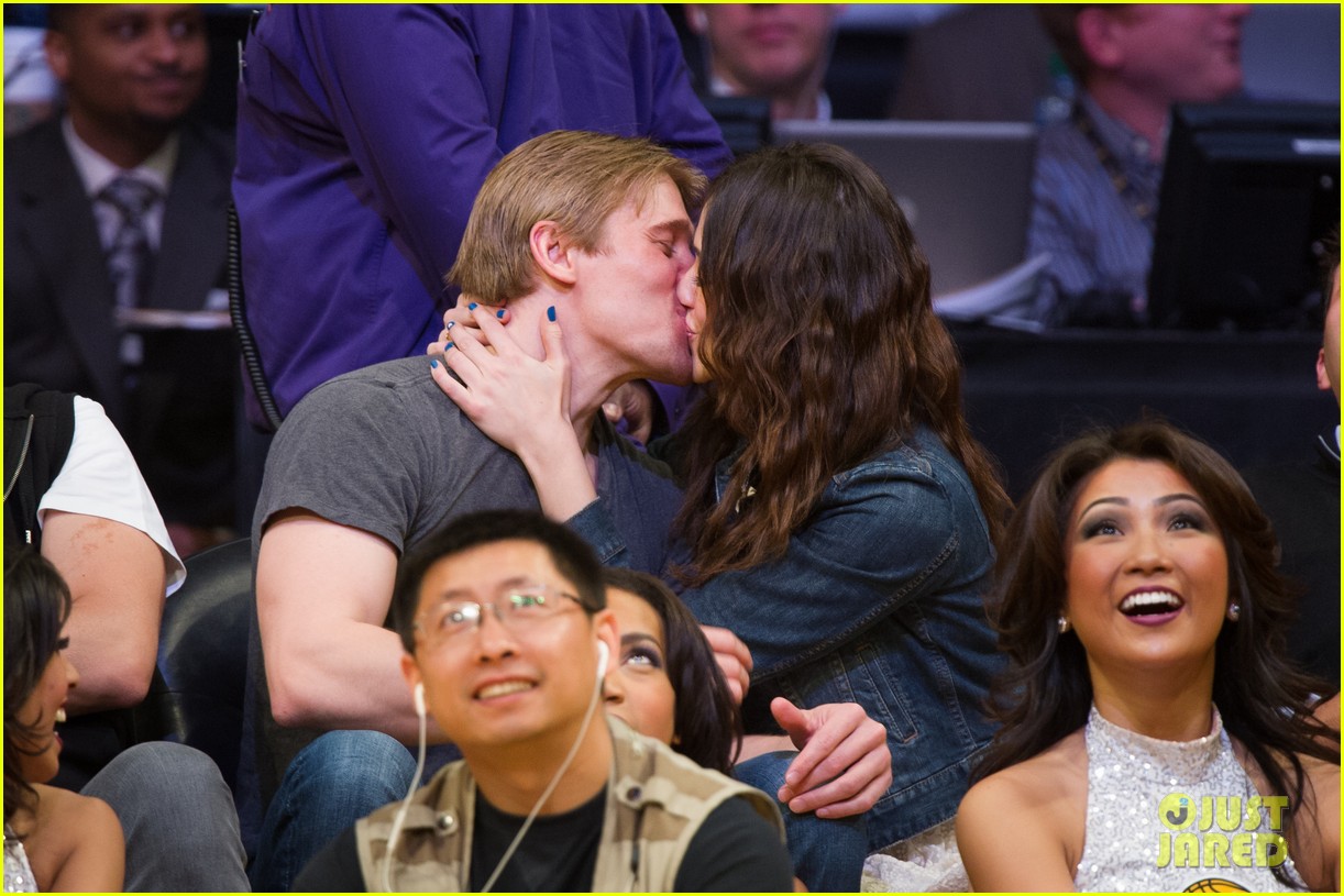 Emmy Rossum & Tyler Jacob Moore: Lakers Game Kiss!: Photo 2828813