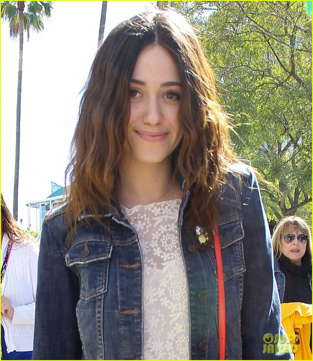 Photo: emmy rossum tyler jacob moore lakers game kiss 10 | Photo