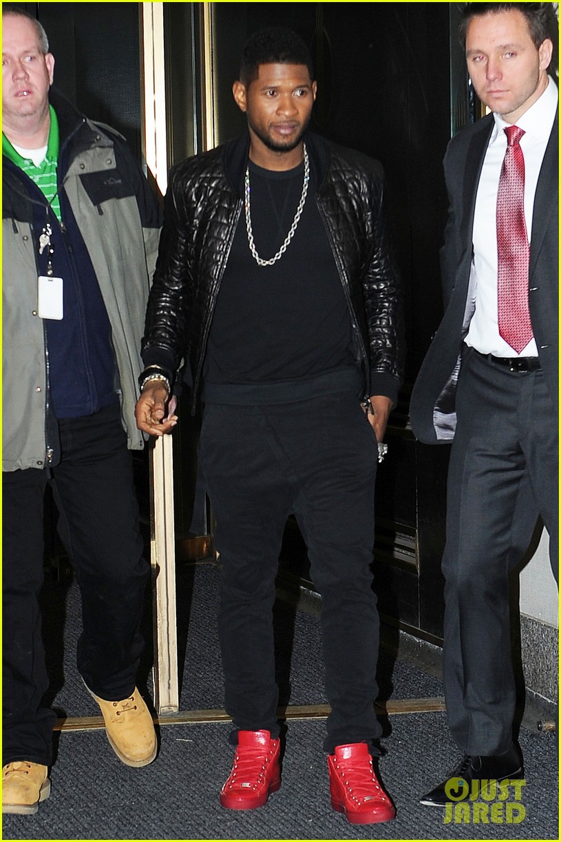 Usher 'The Voice' Season 4 Begins Tonight on NBC! Photo 2837740