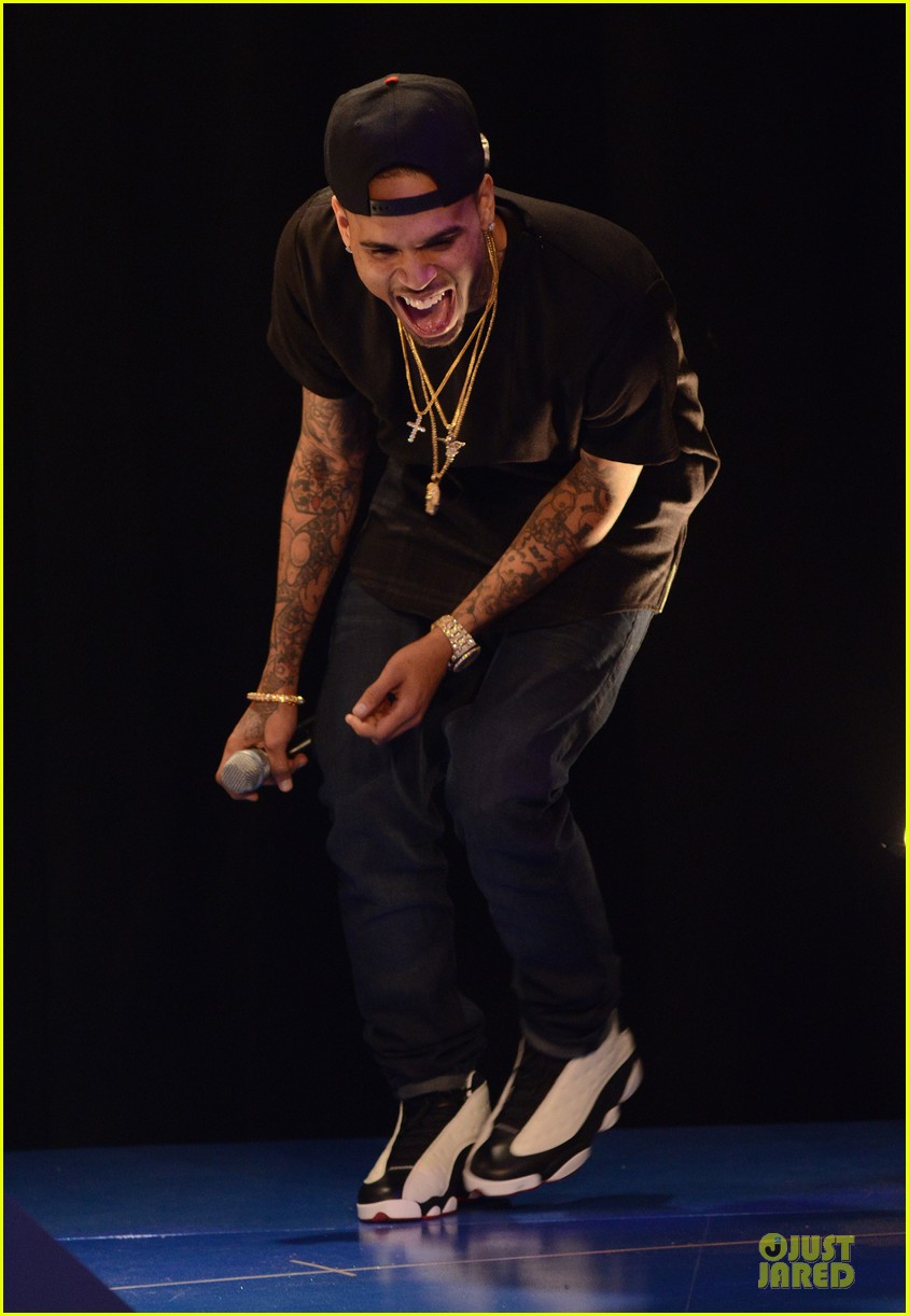 Chris Brown 'Fine China' Promotion on '106 & Park'! Photo 2841660