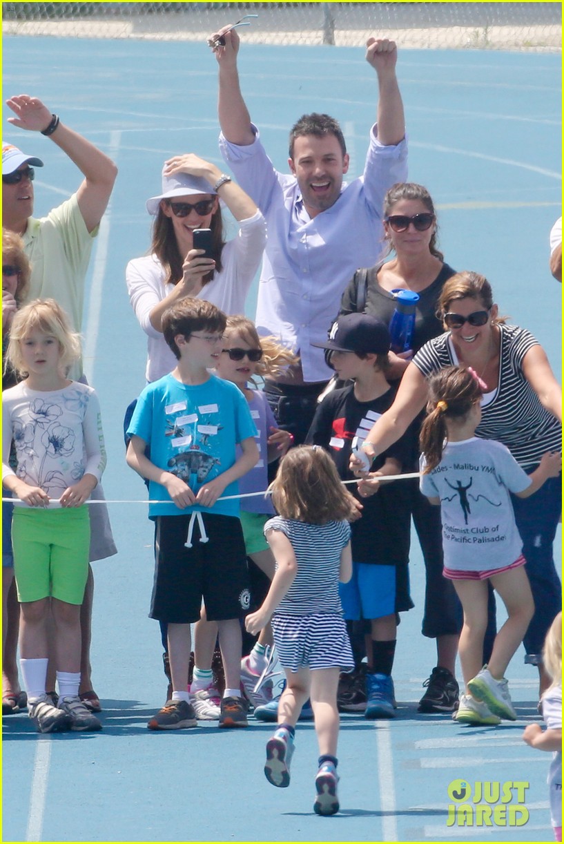 Ben Affleck & Jennifer Garner Track Meet with the Girls! Photo