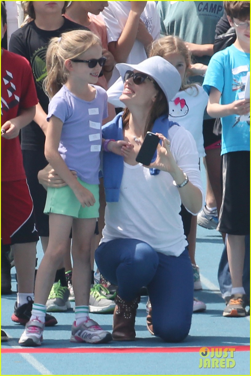 Ben Affleck & Jennifer Garner Track Meet with the Girls! Photo