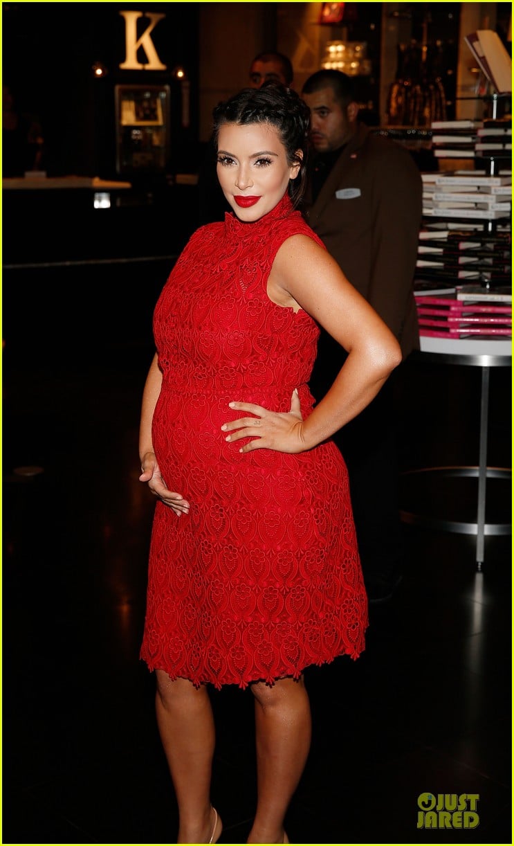Pregnant Kim Kardashian Glam Perfume Promotion in Las Vegas! Photo