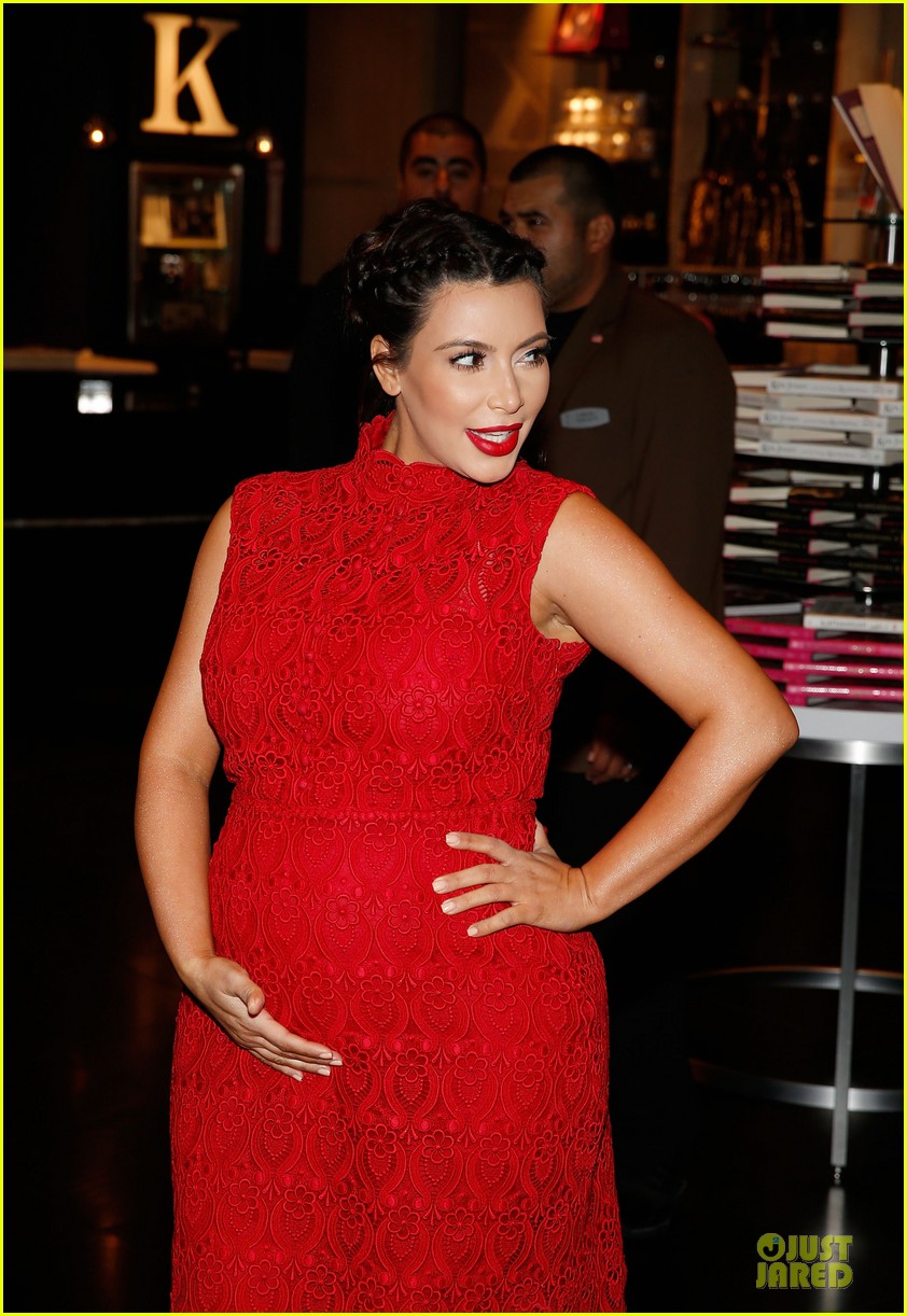 Pregnant Kim Kardashian Glam Perfume Promotion in Las Vegas! Photo