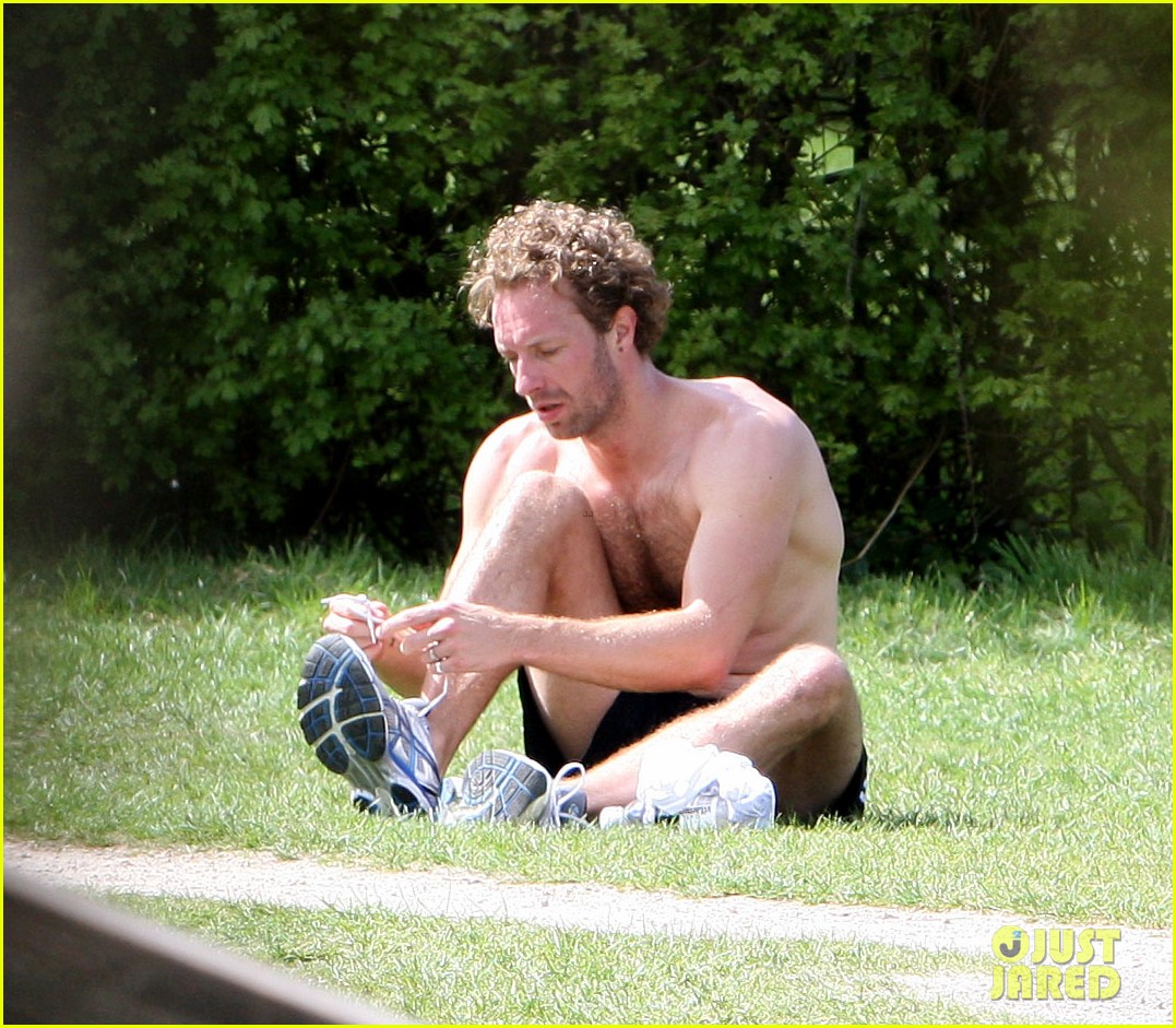 Chris Martin goes shirtless while keeping himself fit on Wednesday (April 2...