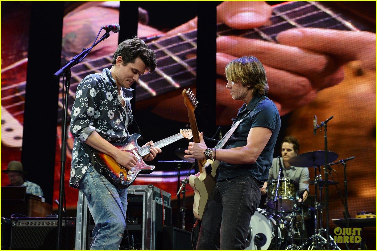 John Mayer & Keith Urban Crossroads Guitar Festival Performers! Photo