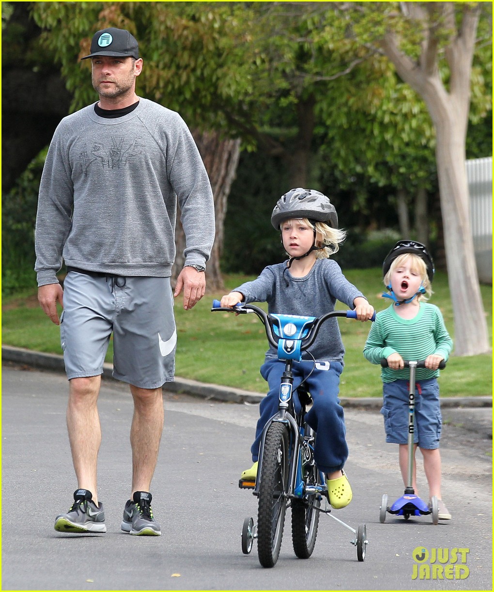Naomi Watts & Liev Schreiber Family Outing with Sasha and Samuel
