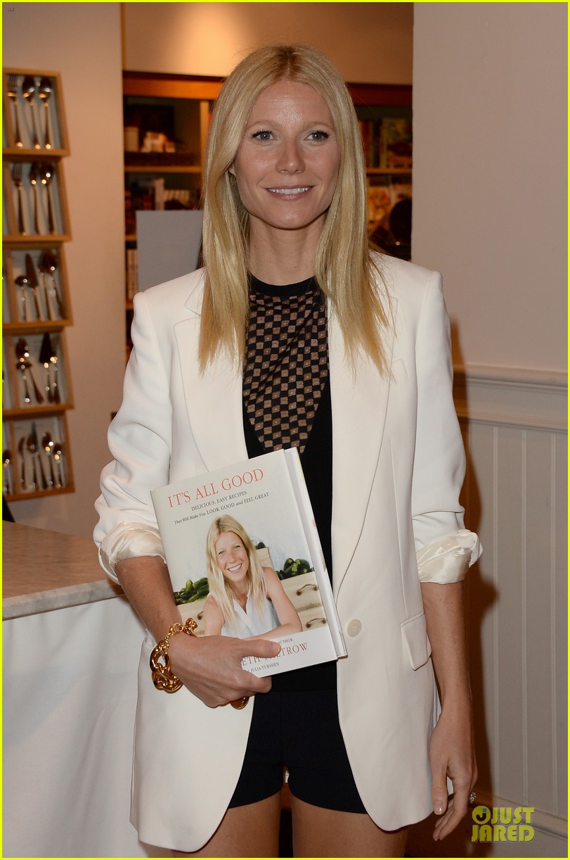 Paltrow My Family Came to Book Signing at The Grove! Photo