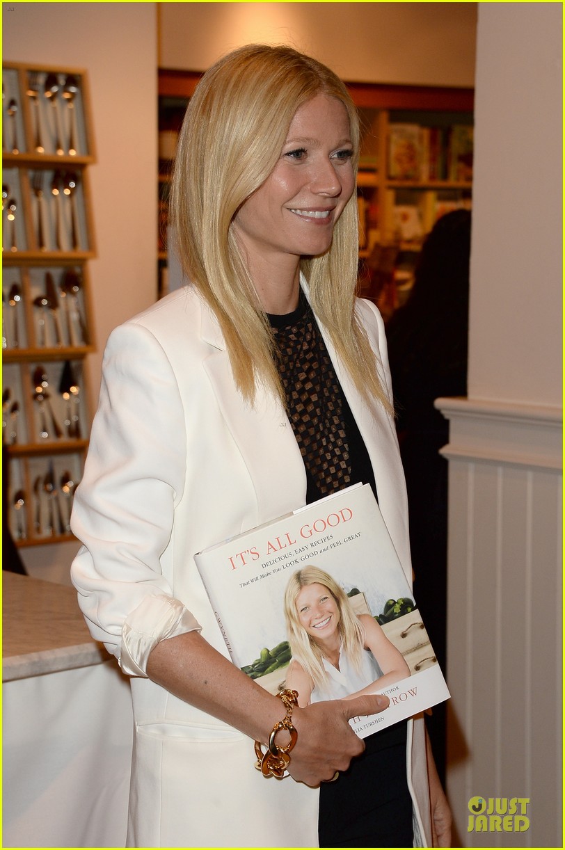 Paltrow My Family Came to Book Signing at The Grove! Photo