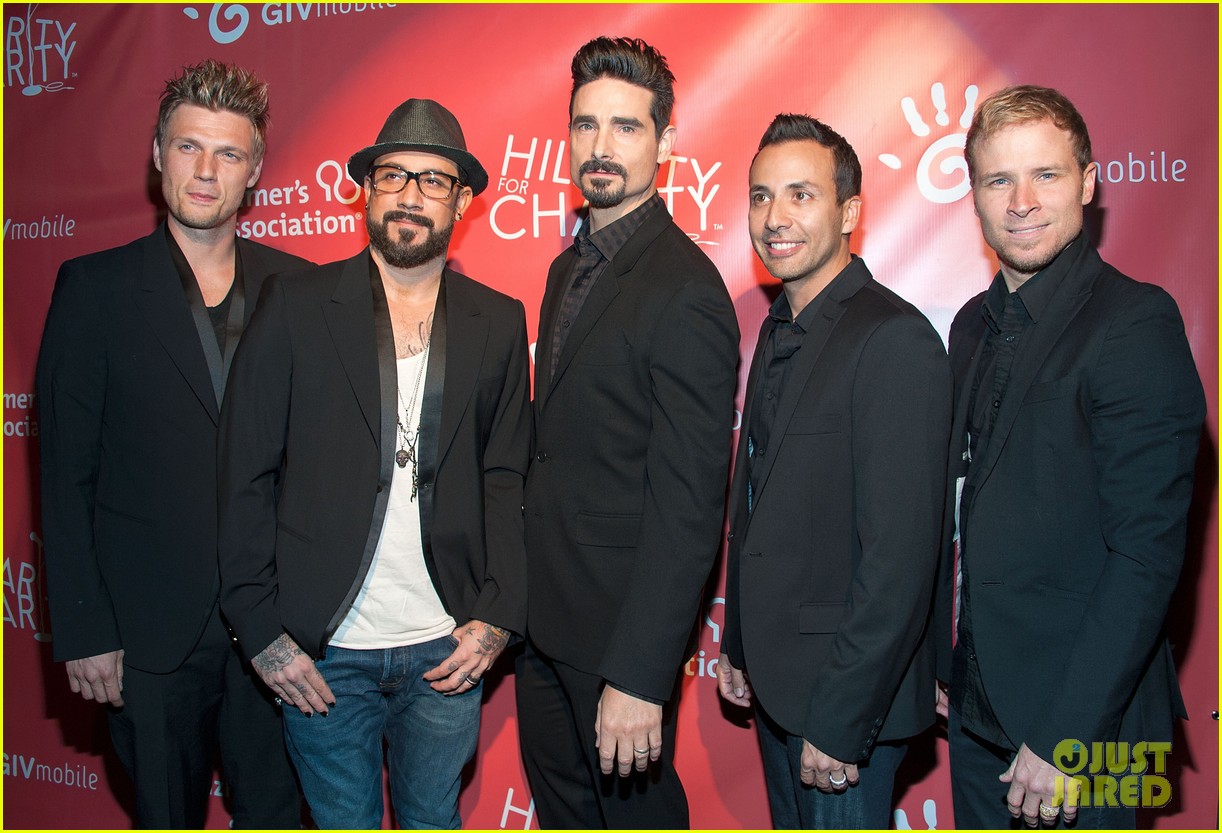 Krysten Ritter & Mindy Kaling: Hilarity for Charity Event!: Photo ...