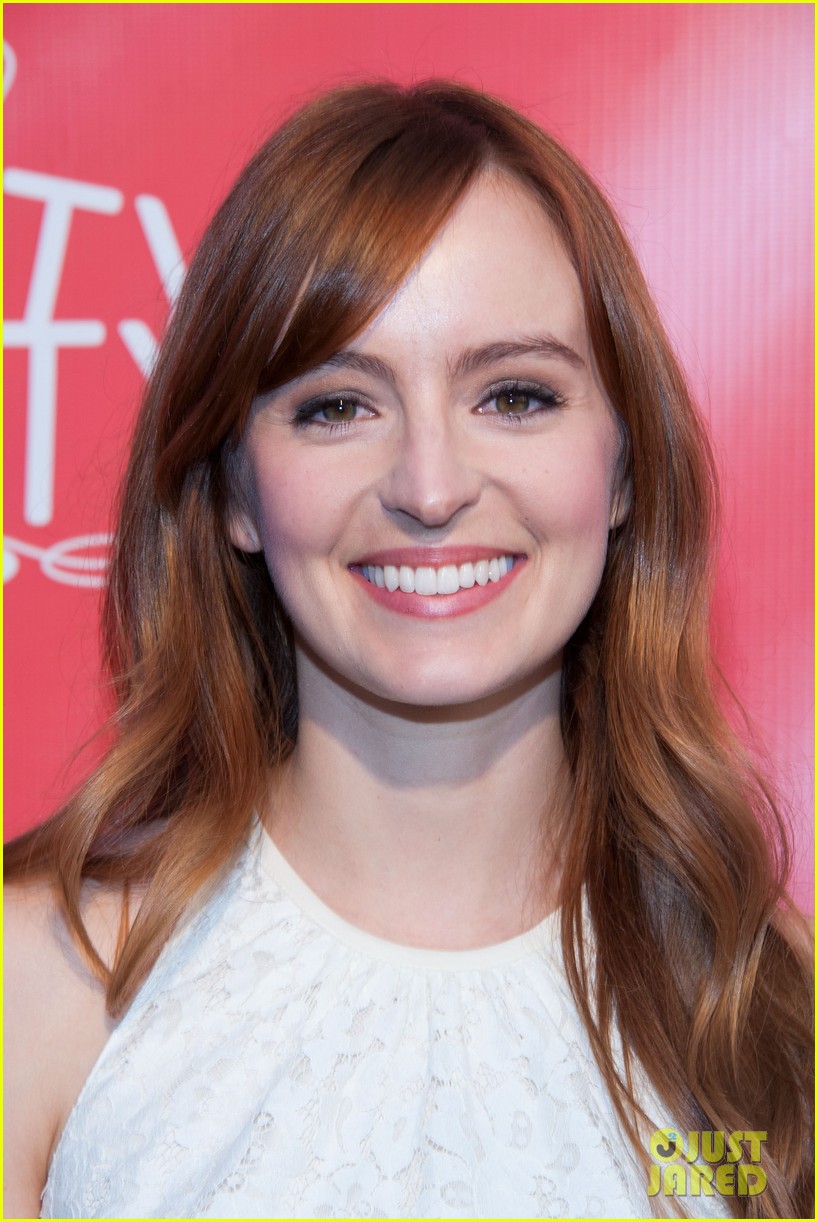 Krysten Ritter & Mindy Kaling: Hilarity for Charity Event!: Photo ...