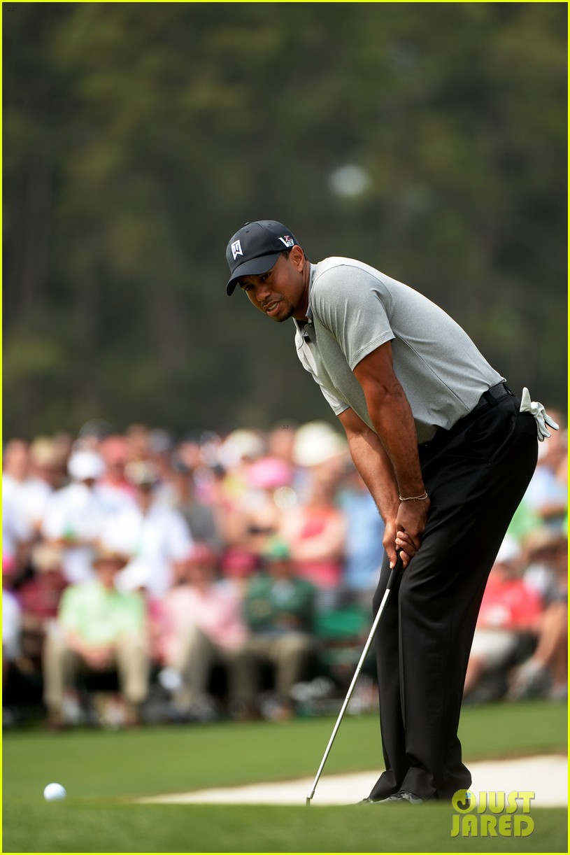 Lindsey Vonn Cheers On Tiger Woods at Masters Tournament Photo 2847905(02)