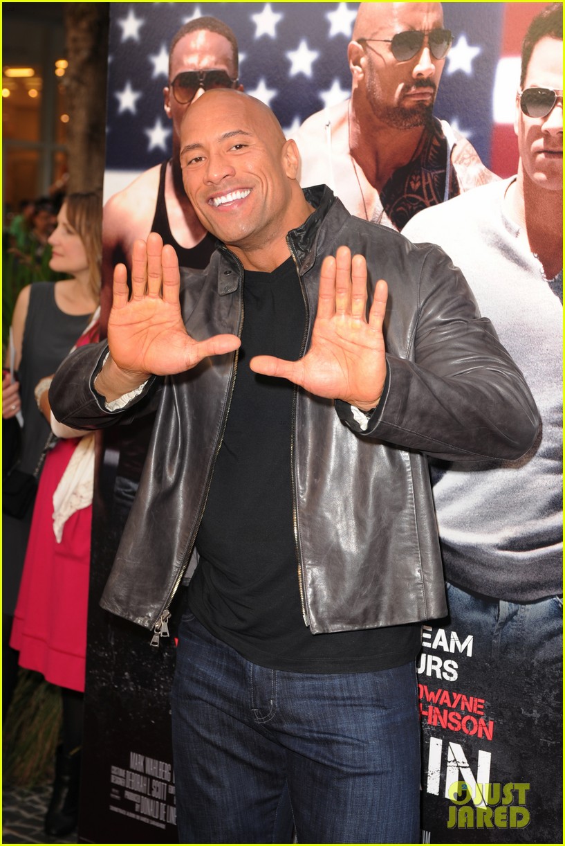 Mark Wahlberg & Dwayne Johnson: 'Pain & Gain' Premiere!: Photo 2848096