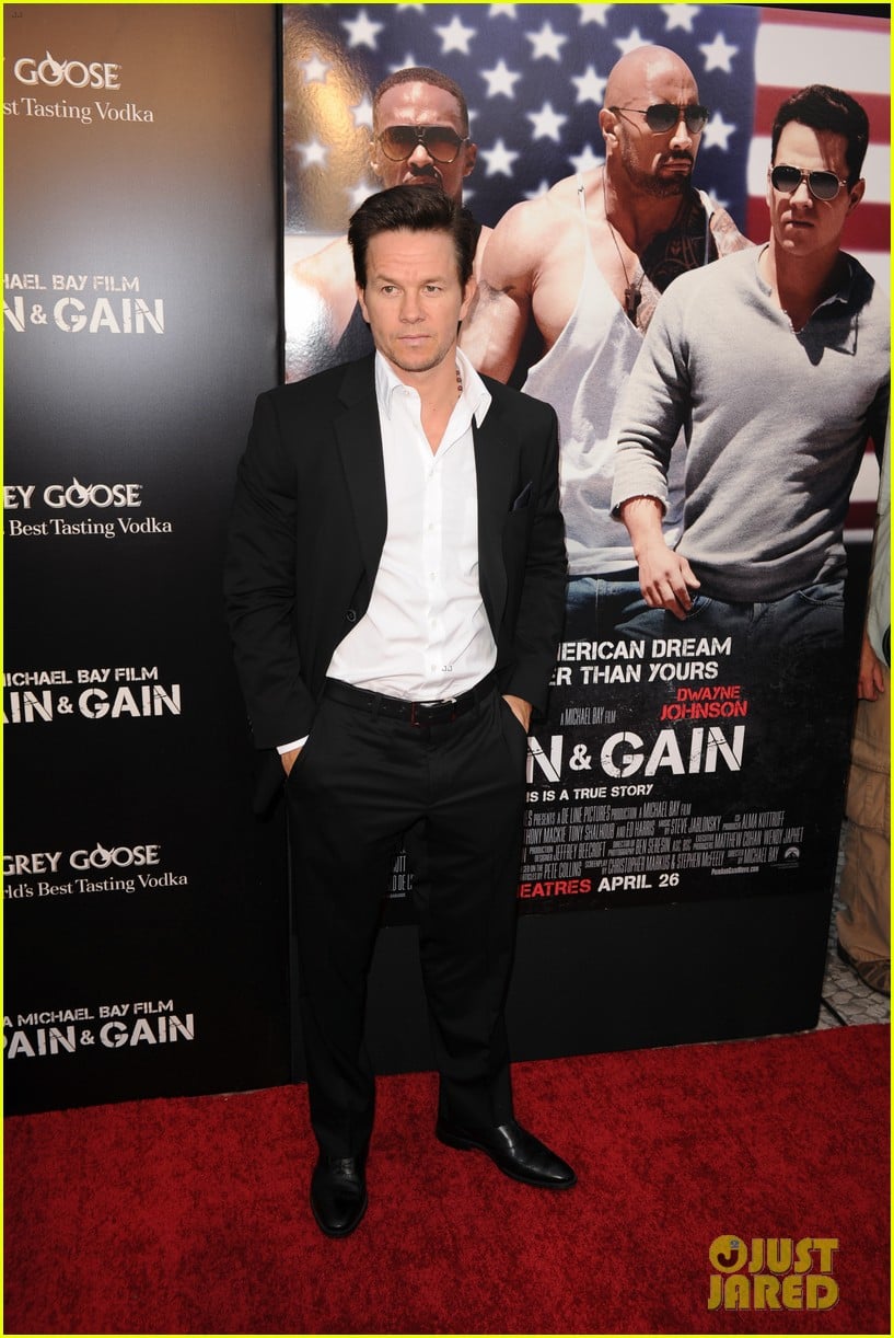 Mark Wahlberg & Dwayne Johnson: 'Pain & Gain' Premiere!: Photo 2848105