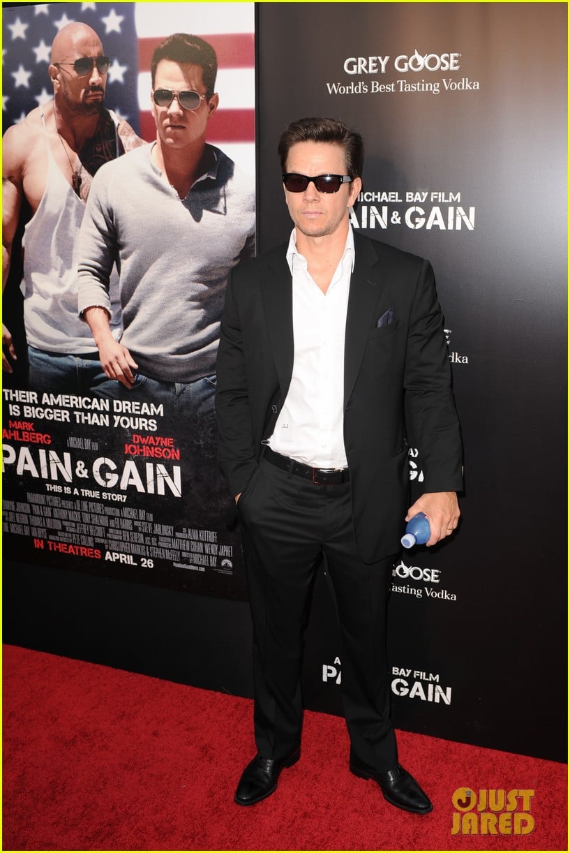 Mark Wahlberg & Dwayne Johnson: 'Pain & Gain' Premiere!: Photo 2848107