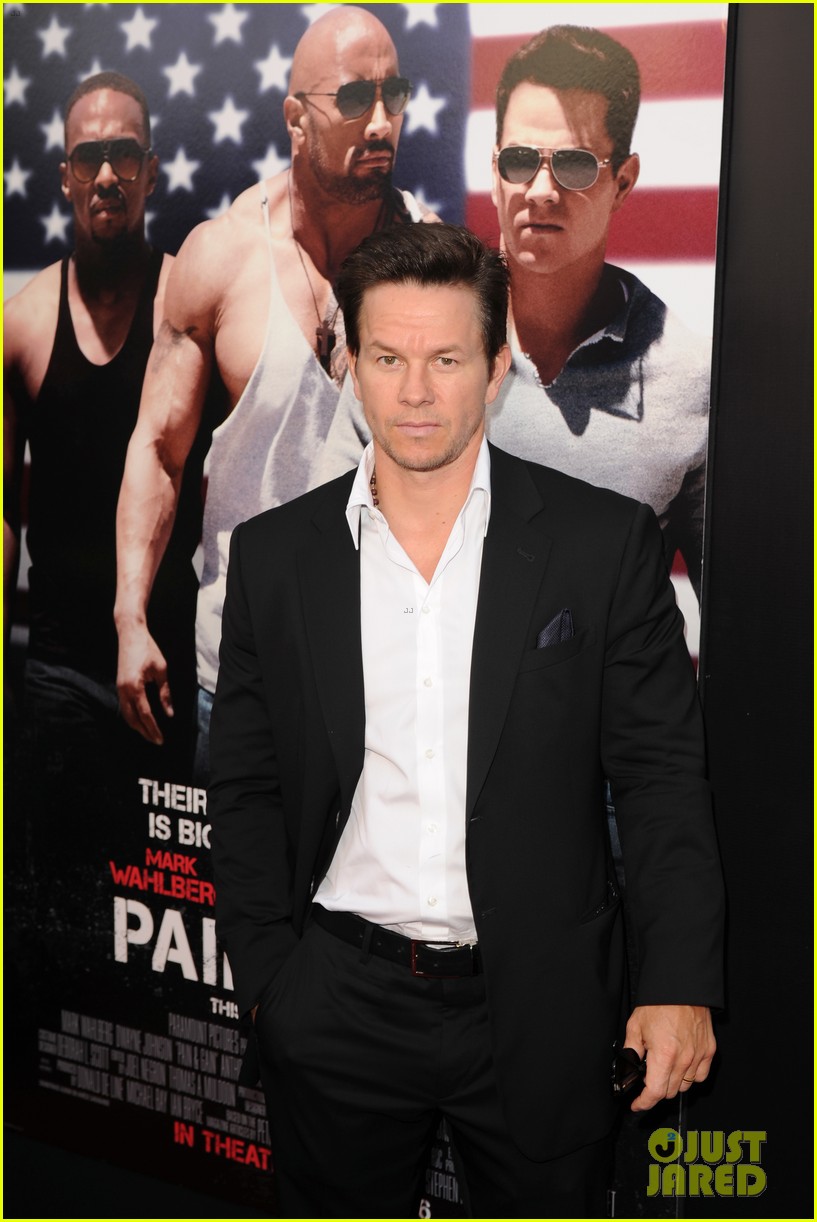 Mark Wahlberg & Dwayne Johnson: 'Pain & Gain' Premiere!: Photo 2848111