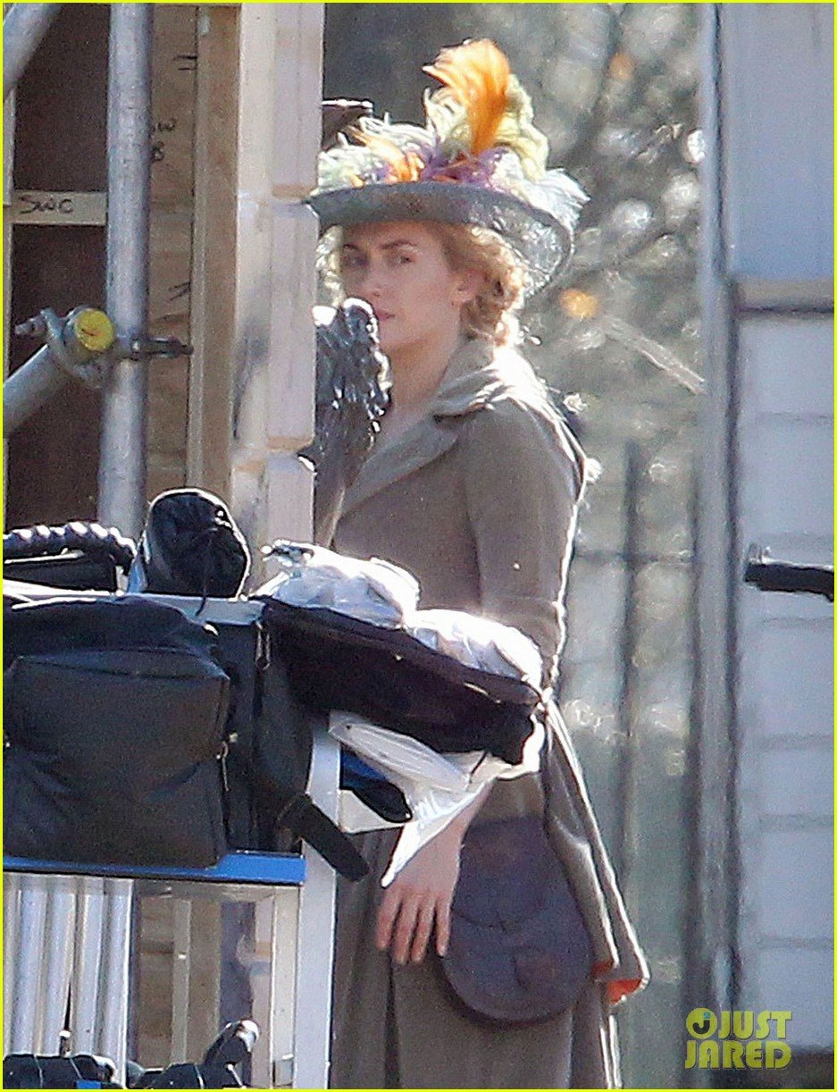 kate winslet period costume on a little chaos set 042857216