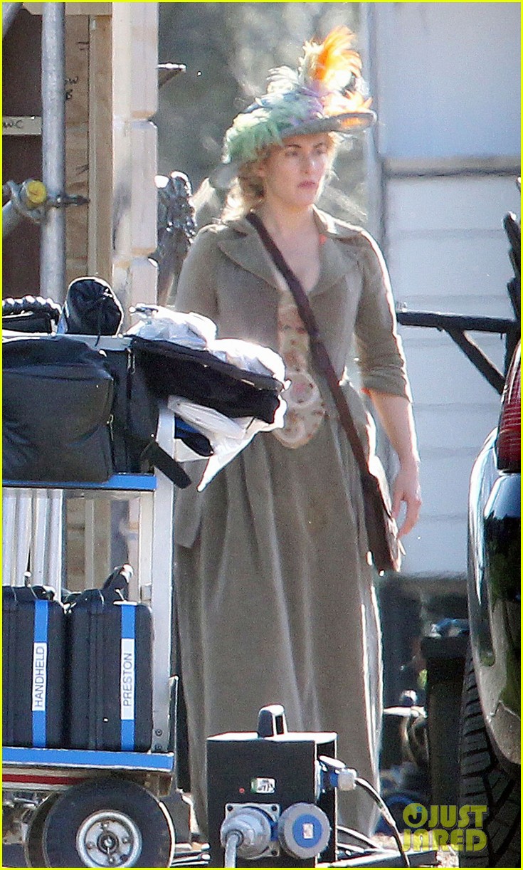 kate winslet period costume on a little chaos set 062857218