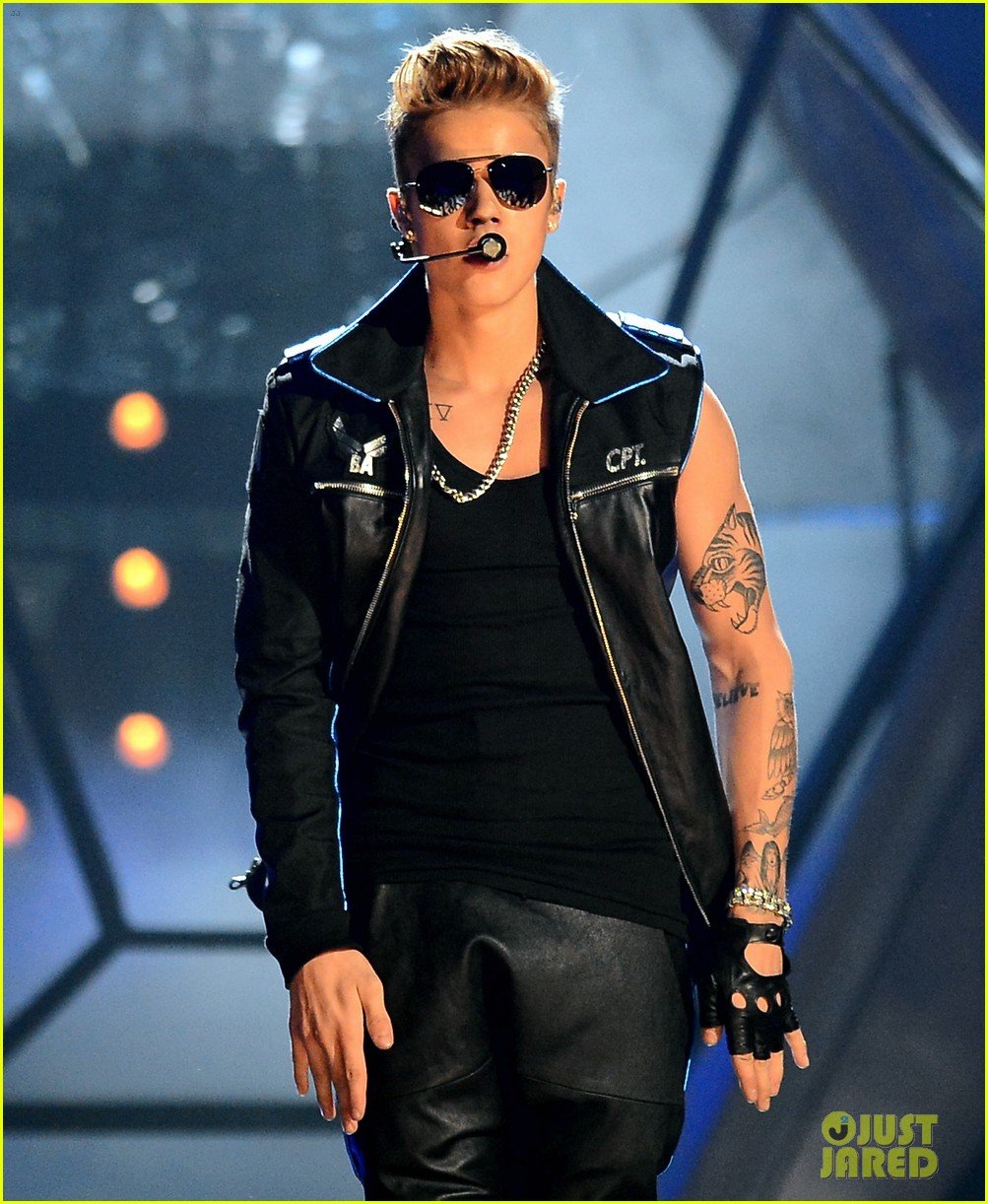 Justin Bieber Billboard Music Awards 2013 Performance (Video) Photo