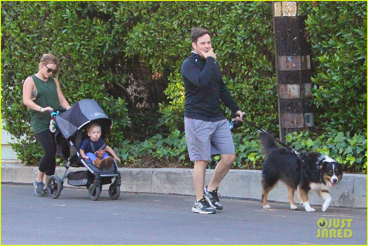 Hilary Duff & Mike Comrie: Family Hike with Luca & Dubois!: Photo
