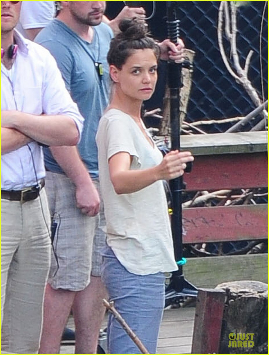 Katie Holmes & Luke Kirby TShirt CoStars on 'Mania Days' Set! Photo