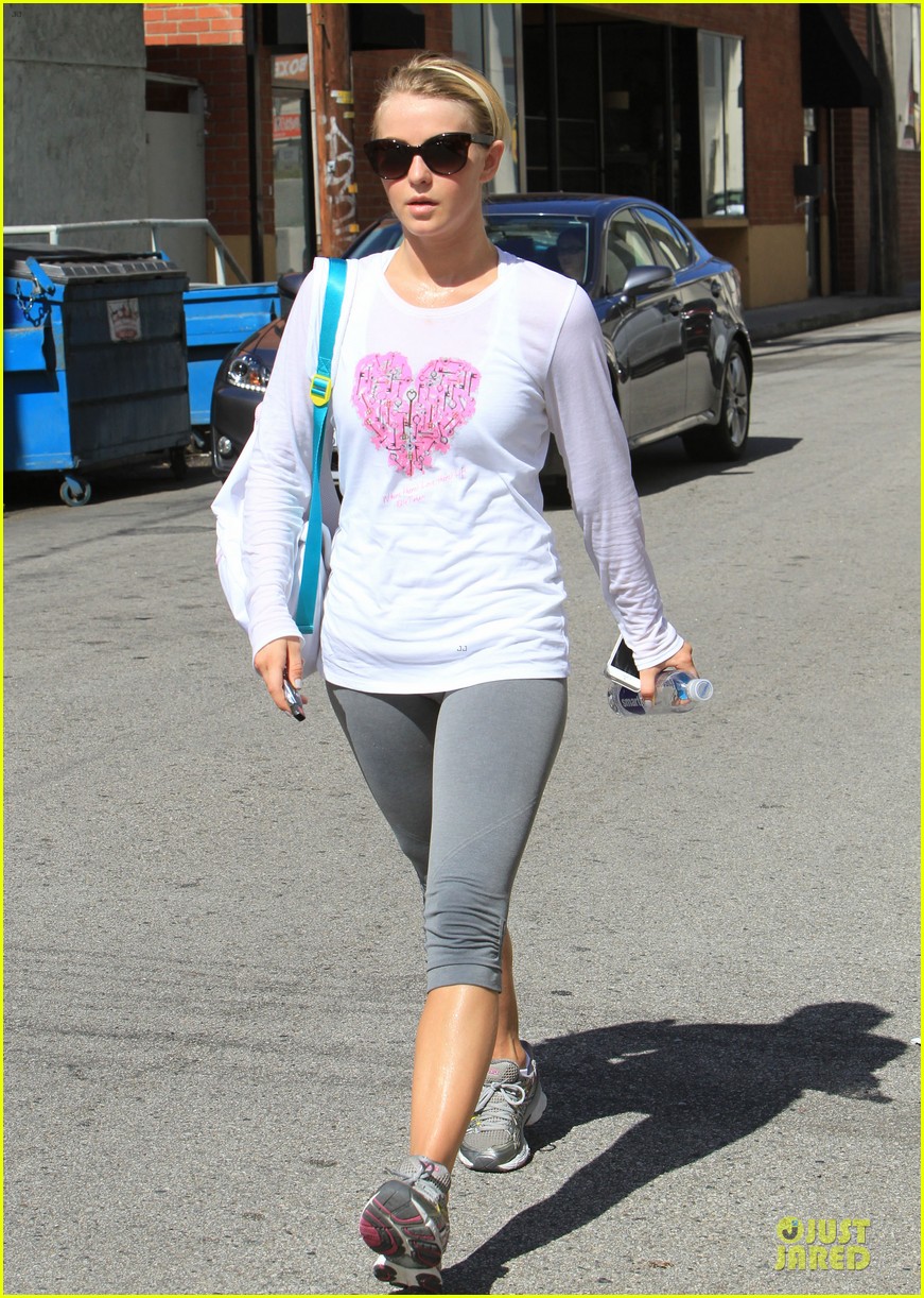 Julianne Hough & Ashley Greene: Nail Salon Bonding Gals!: Photo 2879769