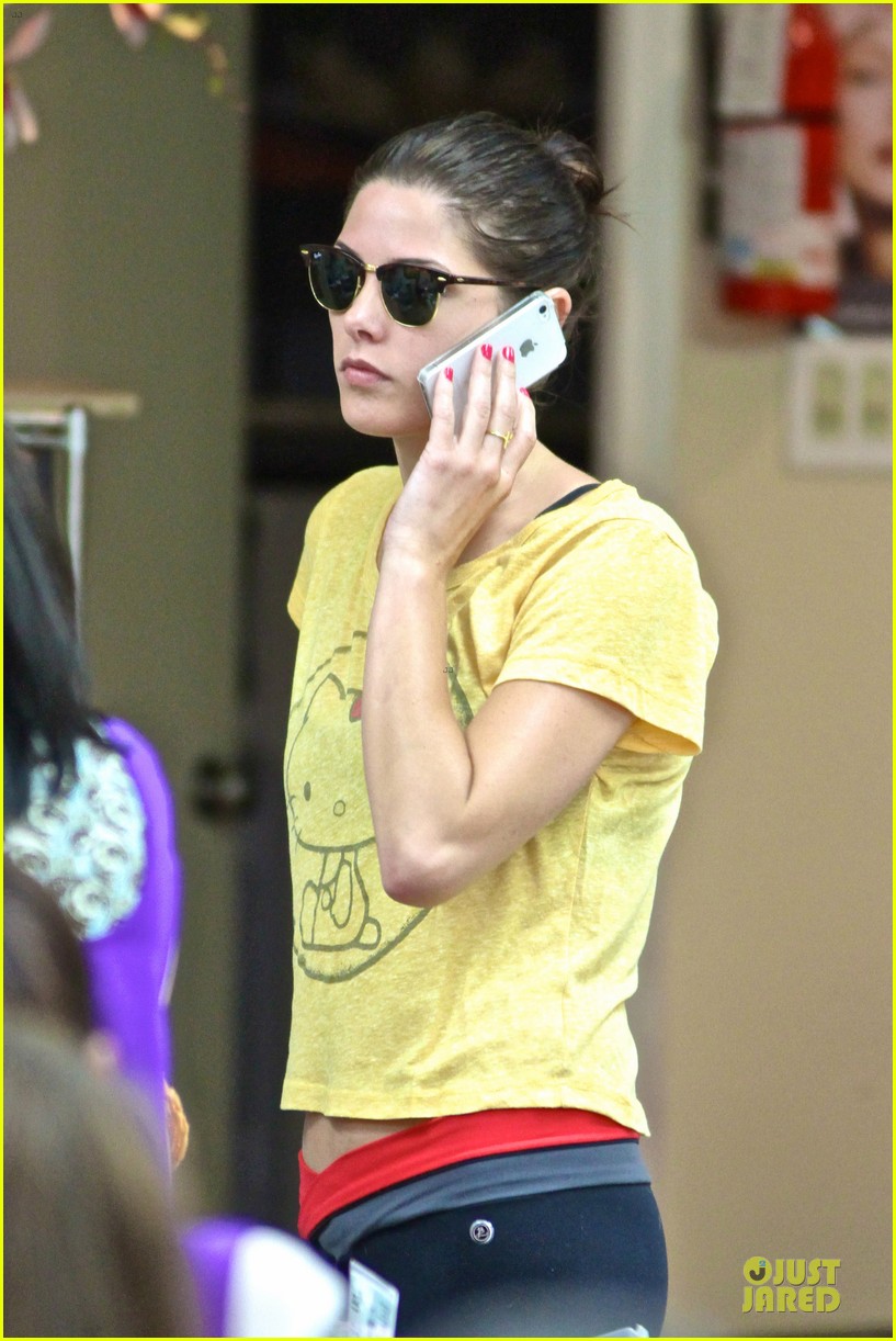 Photo: julianne hough ashley greene nail salon bonding gals 15 | Photo