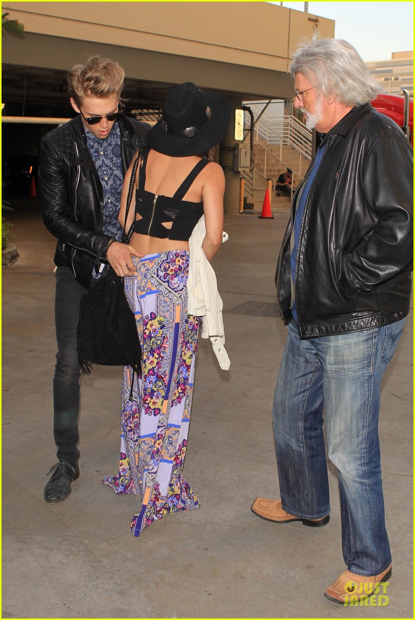 Vanessa Hudgens & Austin Butler Rolling Stones Concert! Photo 2863423