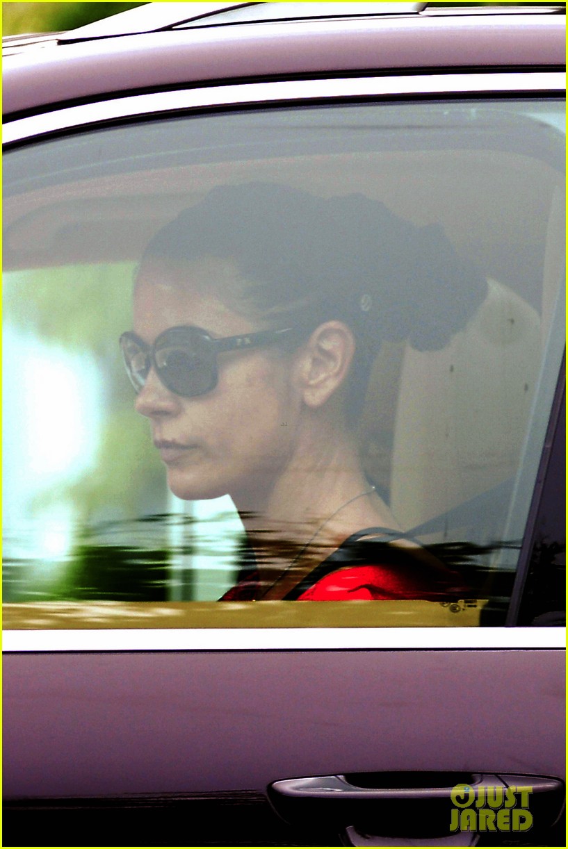 Catherine ZetaJones Steps Out PostBipolar Treatment Photo 2876785