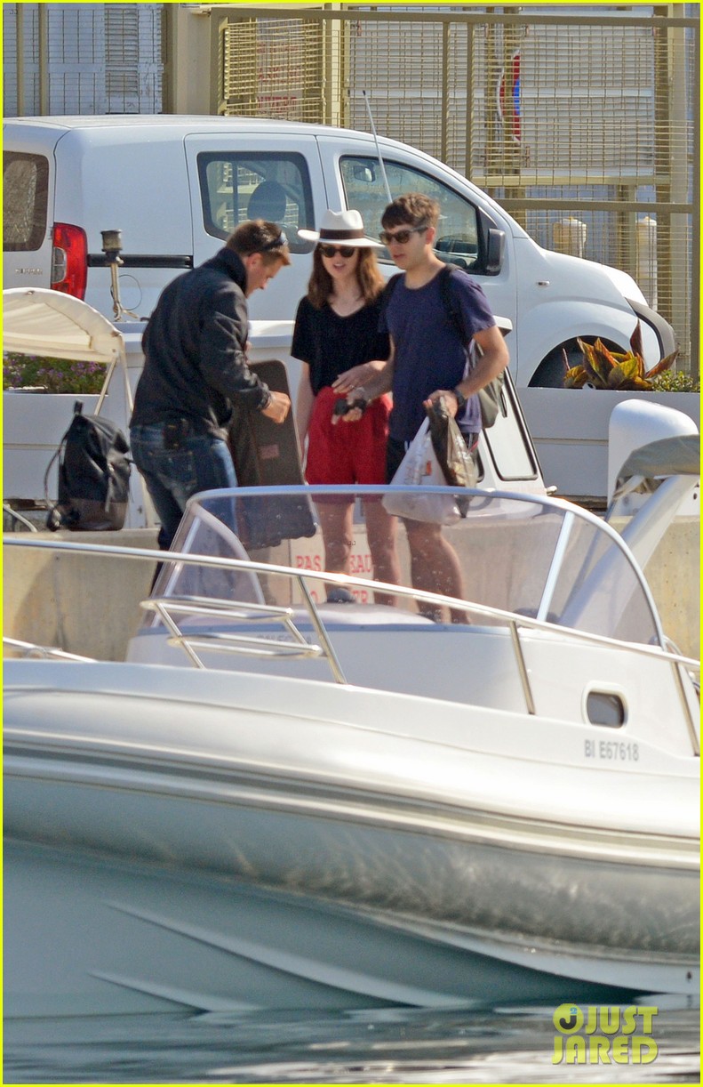 Keira Knightley & James Righton Honeymoon Kissing Photos! Photo