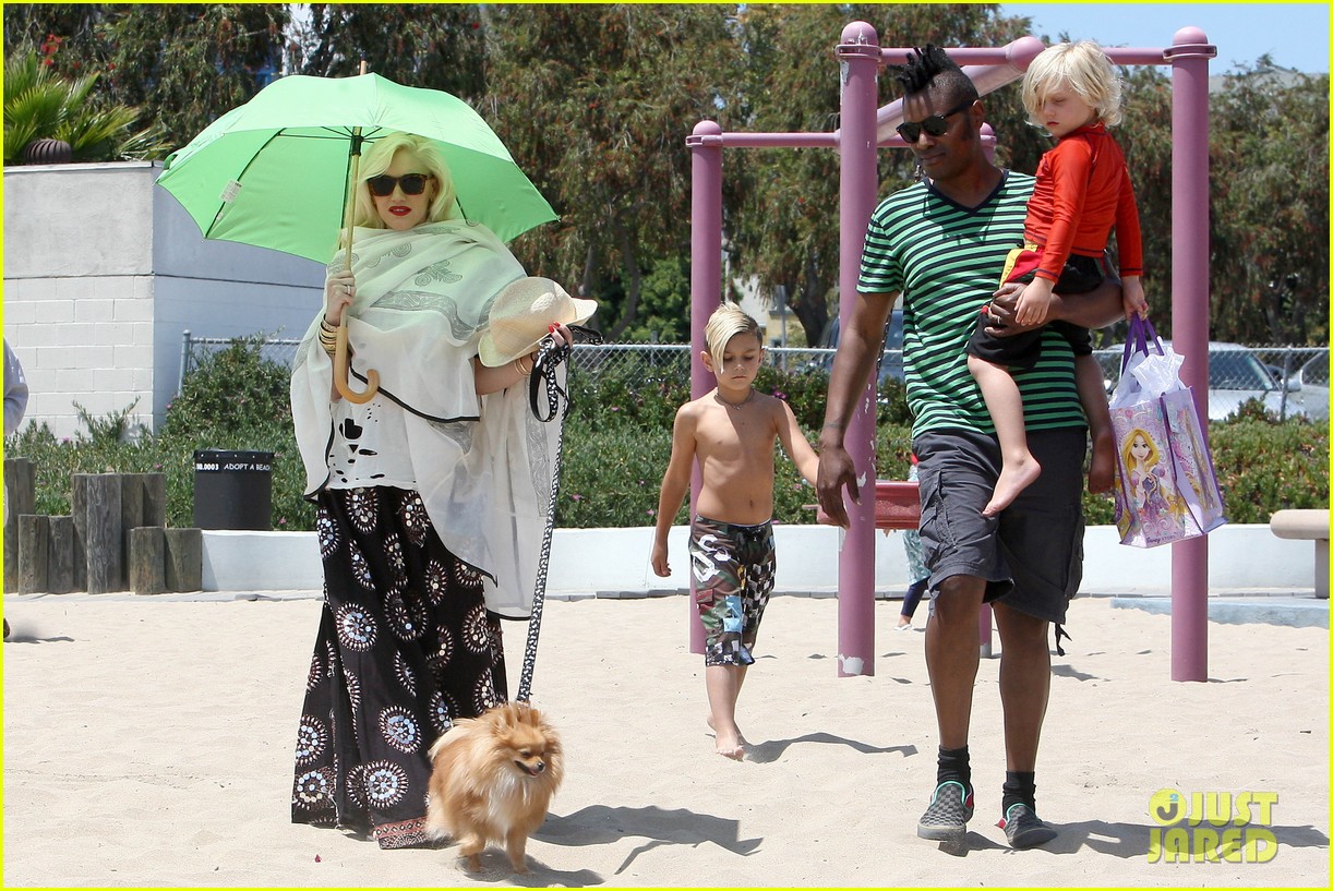 Gwen Stefani Spends Beach Day with Kingston & Zuma! Photo 2874467(01)