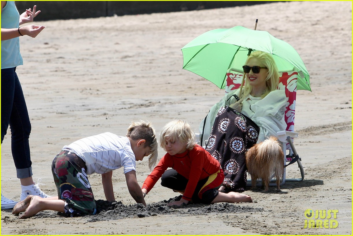 Gwen Stefani Spends Beach Day with Kingston & Zuma! Photo 2874480(01)