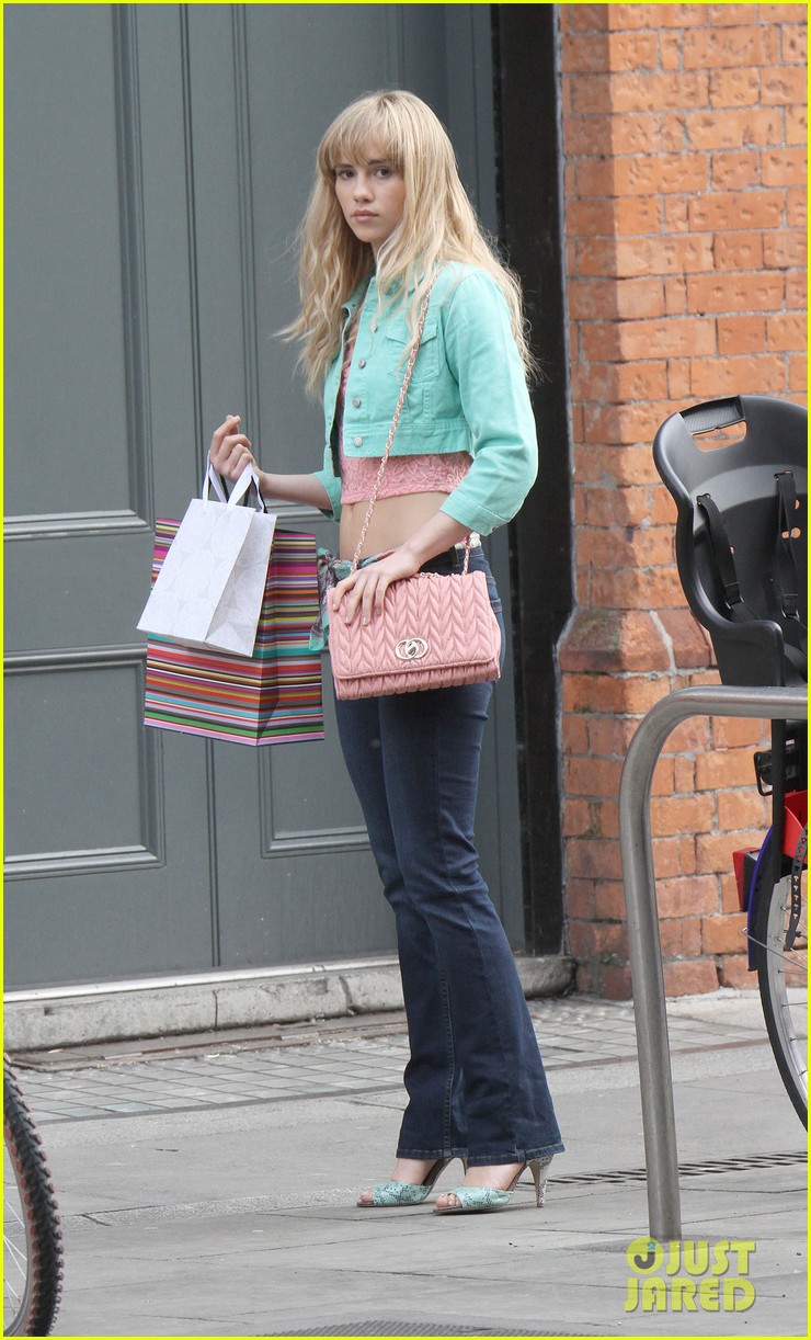 Suki Waterhouse & Lily Collins Film 'Love, Rosie' in Dublin! Photo