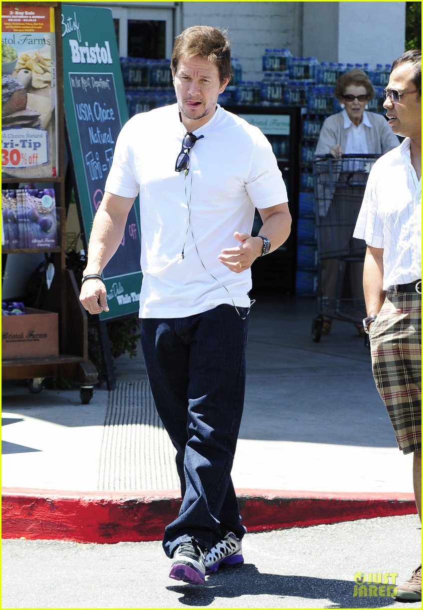 Photo mark wahlberg tj miller joins transformers 4 08 Photo 2879866 Just Jared