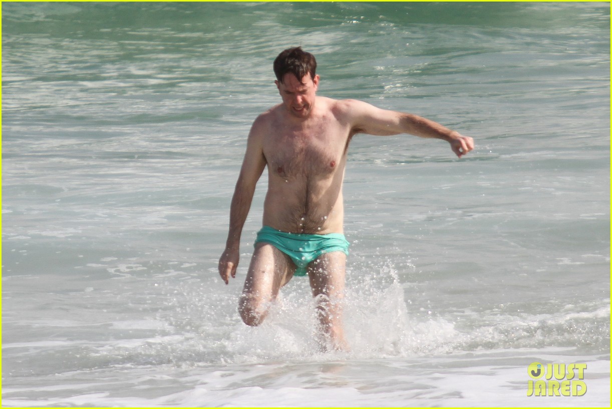 Zach Galifianakis & Ed Helms: Shirtless Beach Day with Bradley Cooper! ...