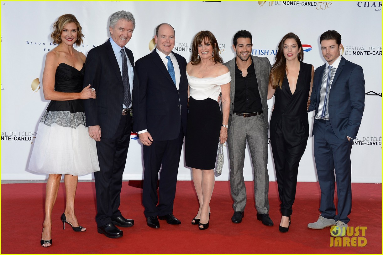 Stephen Amell & Pregnant Cassandra Jean: Monte Carlo TV Festival ...