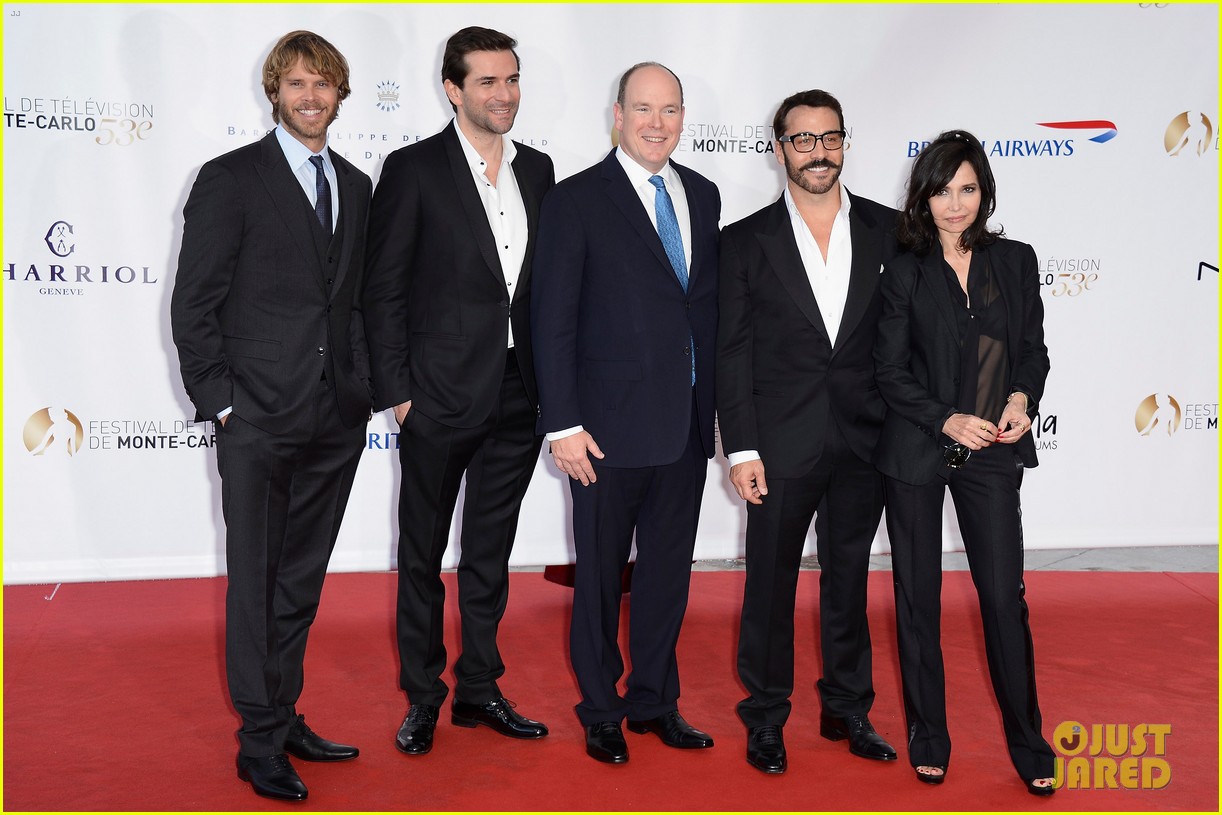 Stephen Amell & Pregnant Cassandra Jean: Monte Carlo TV Festival ...