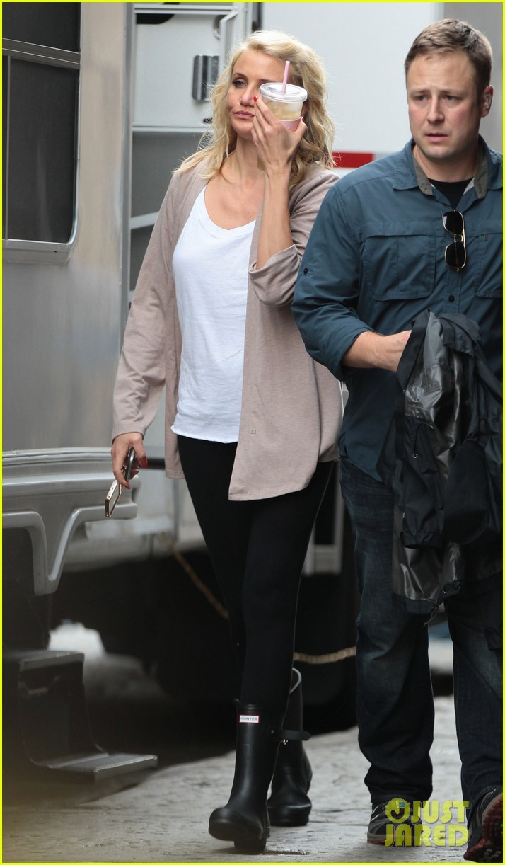 Photo: jennifer aniston kate bosworth lake bells wedding guests 06