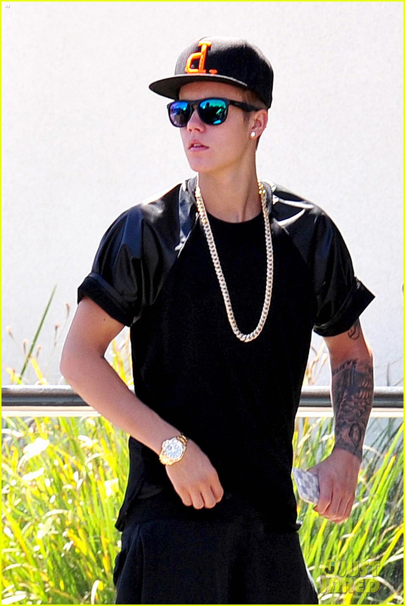 Photo: justin bieber boards private jet to return to believe tour 04 | Photo  2894453 | Just Jared
