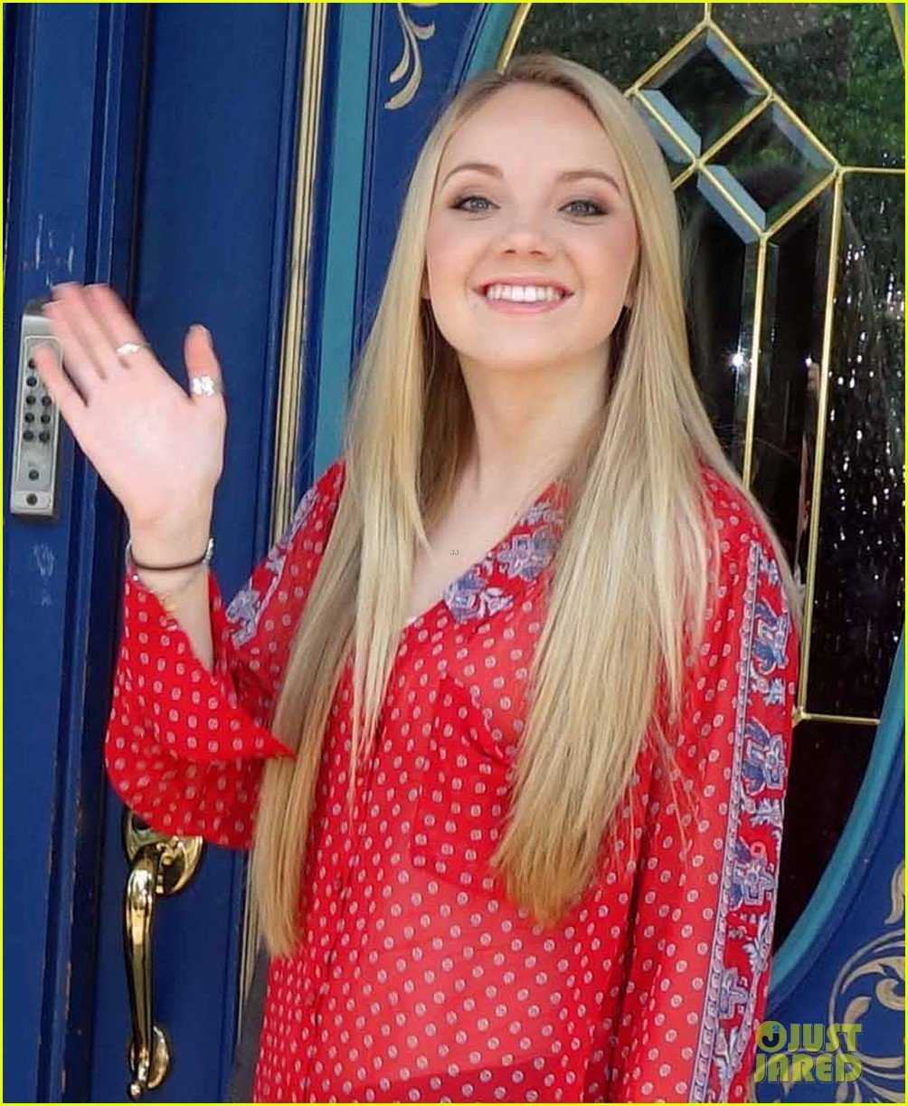 Photo danielle bradbery starts recording in nashville exclusive 02