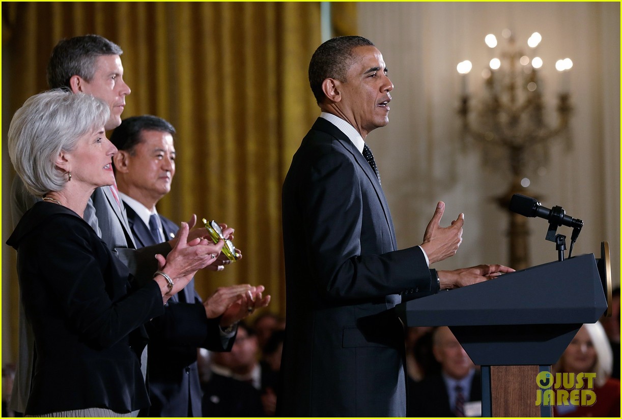 Bradley Cooper Attends Mental Health Conference in D.C. Photo 2883612