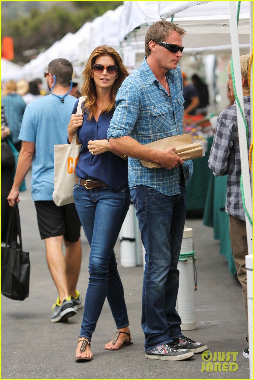 Cindy Crawford & Rande Gerber: Market Stop with Kaia & Presley: Photo