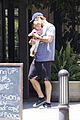 chris hemsworth malibu shopping with elsa pataky india 09