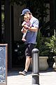 chris hemsworth malibu shopping with elsa pataky india 11