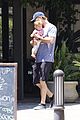 chris hemsworth malibu shopping with elsa pataky india 14